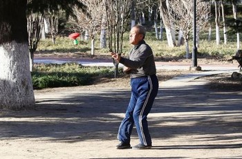 梁医生手指剥开小花蒂